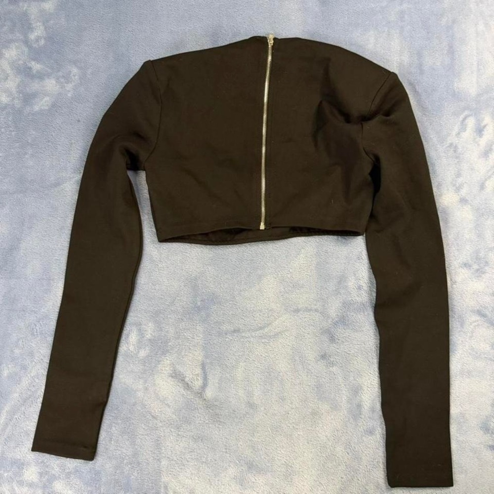 Fashion Nova black ‎ long sleeve crop top with gold zipper Size S